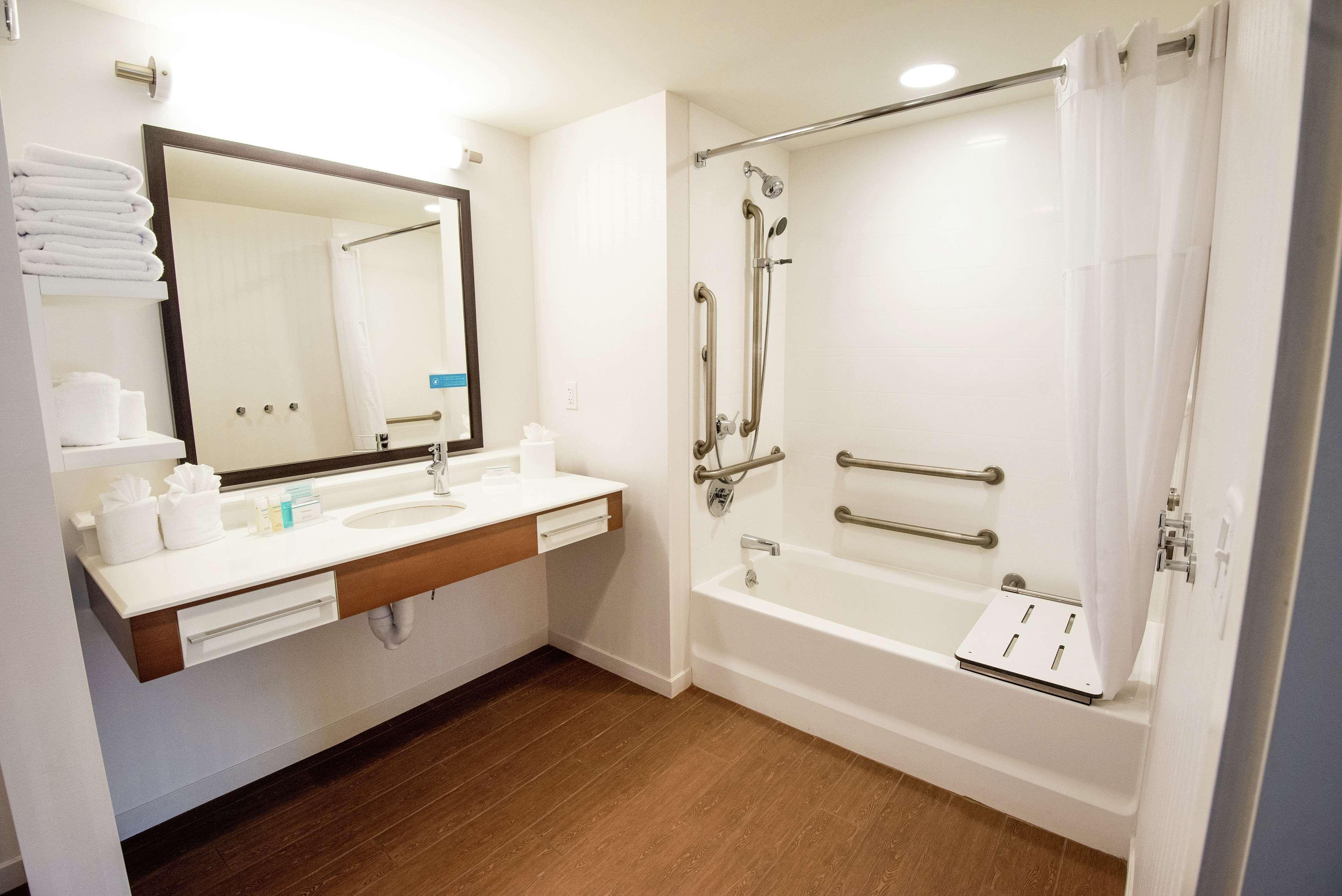 Hampton Inn & Suites Manchester, Vt Екстериор снимка