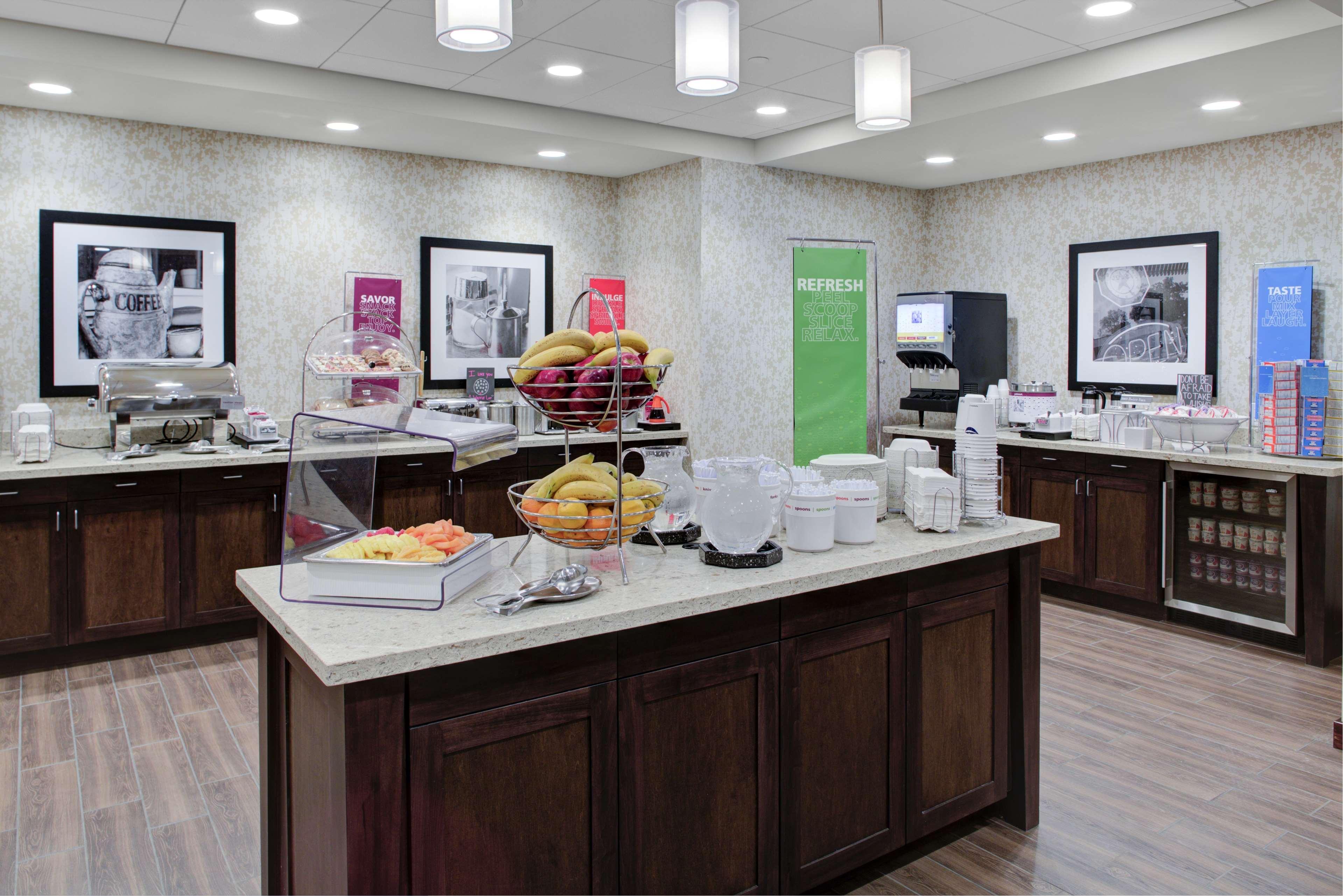 Hampton Inn & Suites Manchester, Vt Екстериор снимка