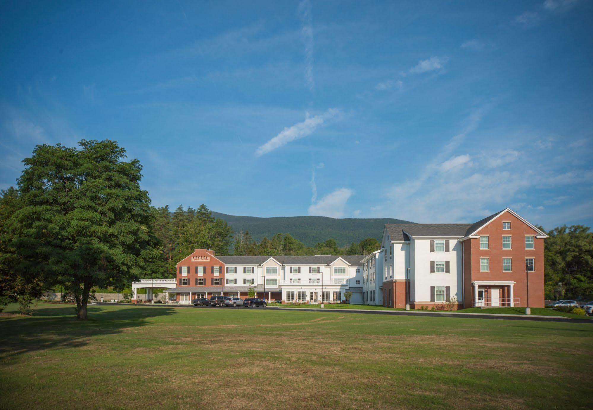 Hampton Inn & Suites Manchester, Vt Екстериор снимка