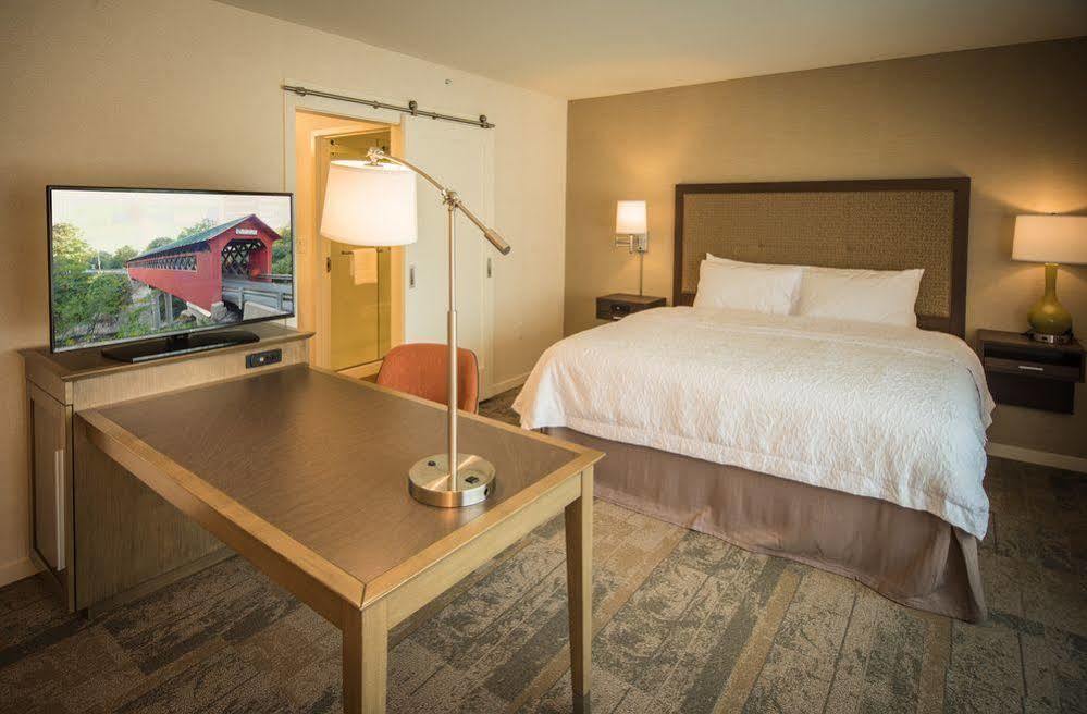 Hampton Inn & Suites Manchester, Vt Екстериор снимка