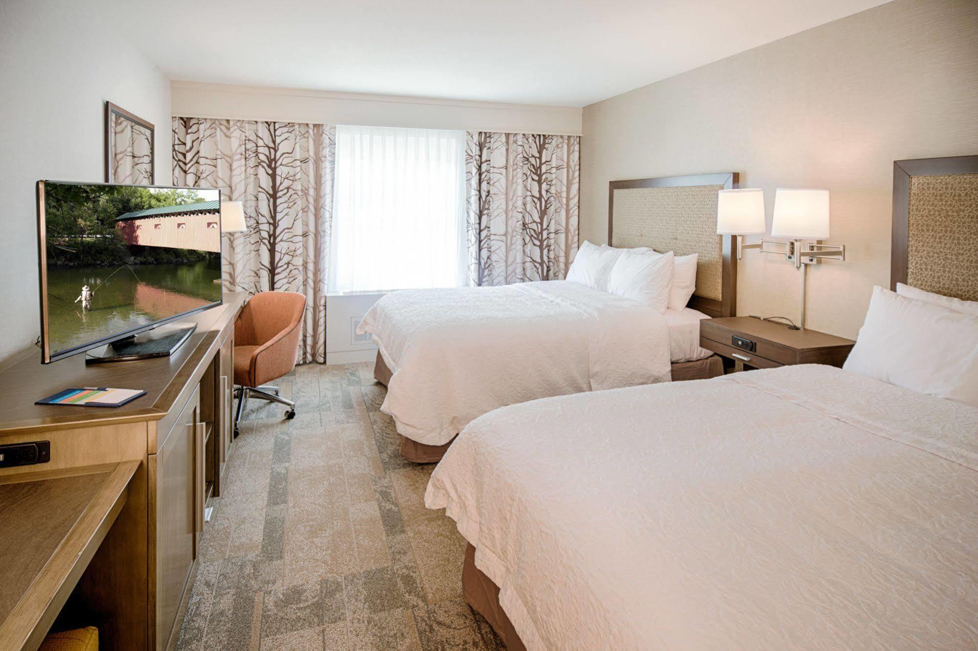 Hampton Inn & Suites Manchester, Vt Екстериор снимка